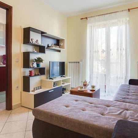 Amazing Apartment In Porec With Kitchen Buitenkant foto