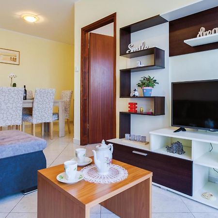 Amazing Apartment In Porec With Kitchen Buitenkant foto
