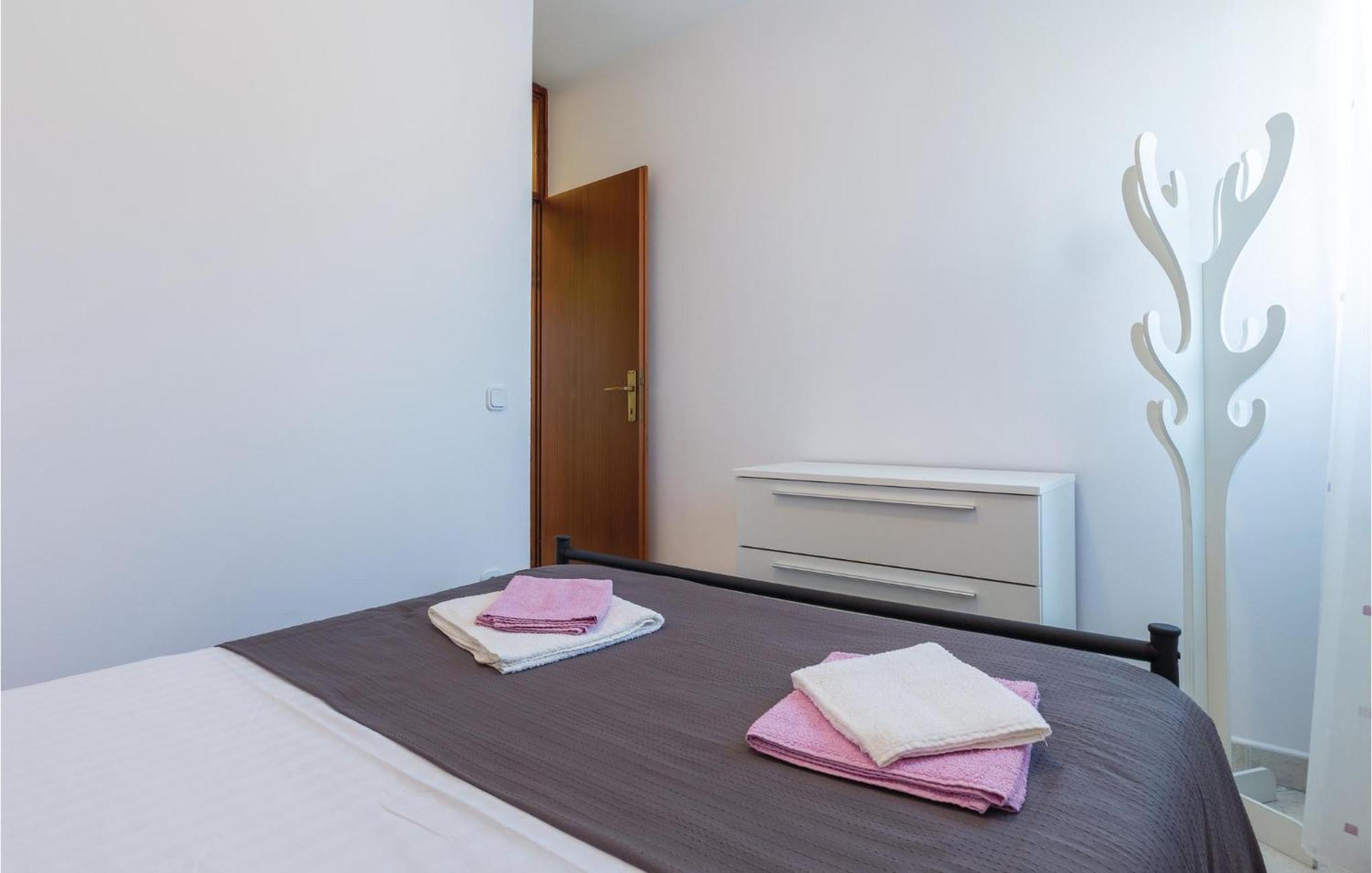 Amazing Apartment In Porec With Kitchen Buitenkant foto