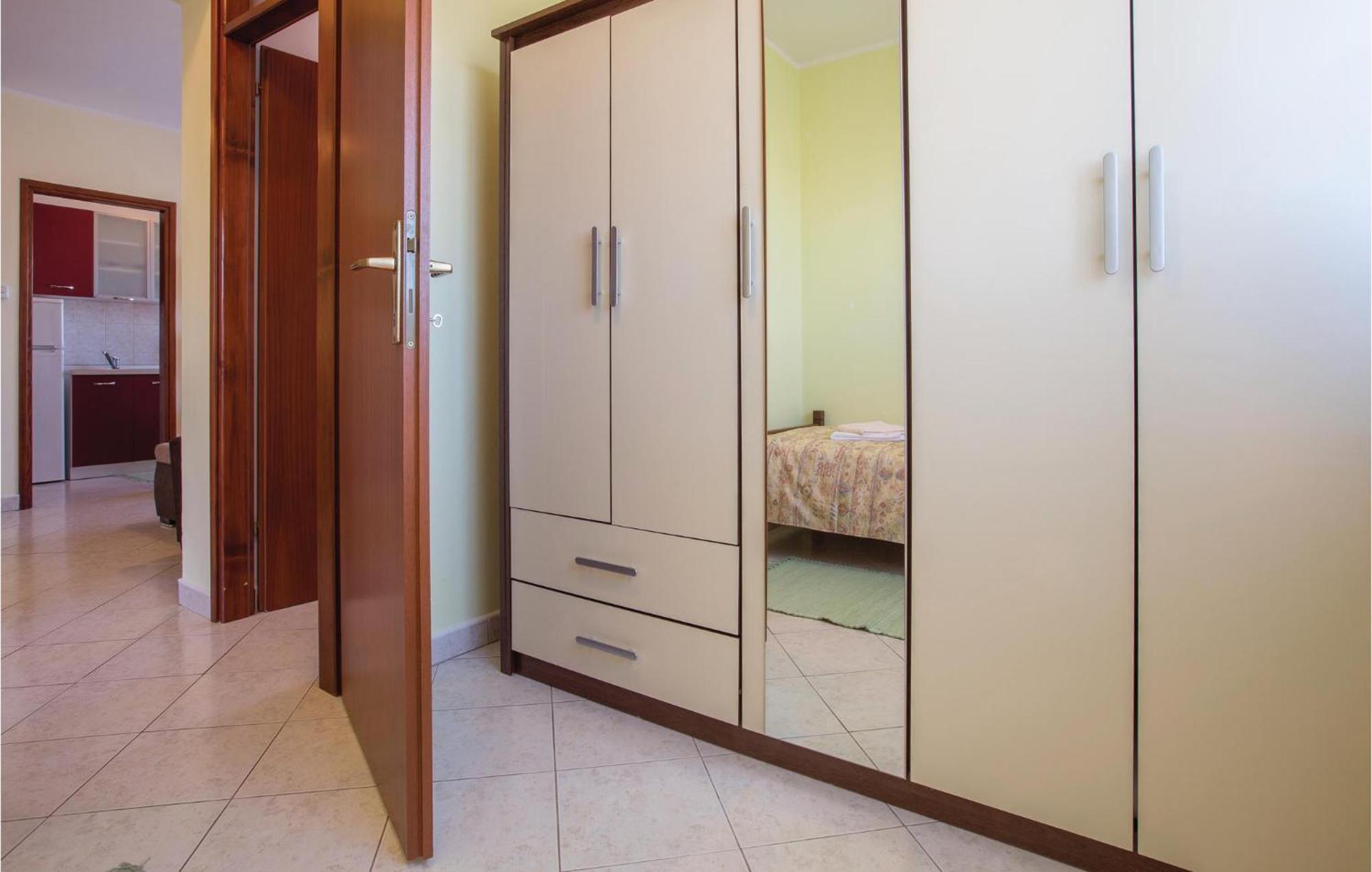Amazing Apartment In Porec With Kitchen Buitenkant foto