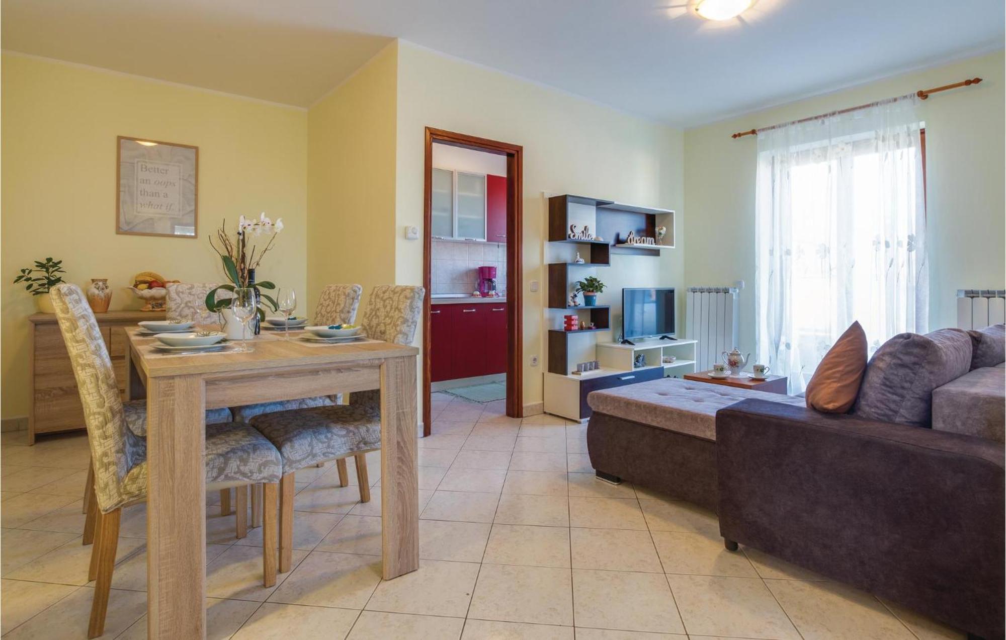 Amazing Apartment In Porec With Kitchen Buitenkant foto